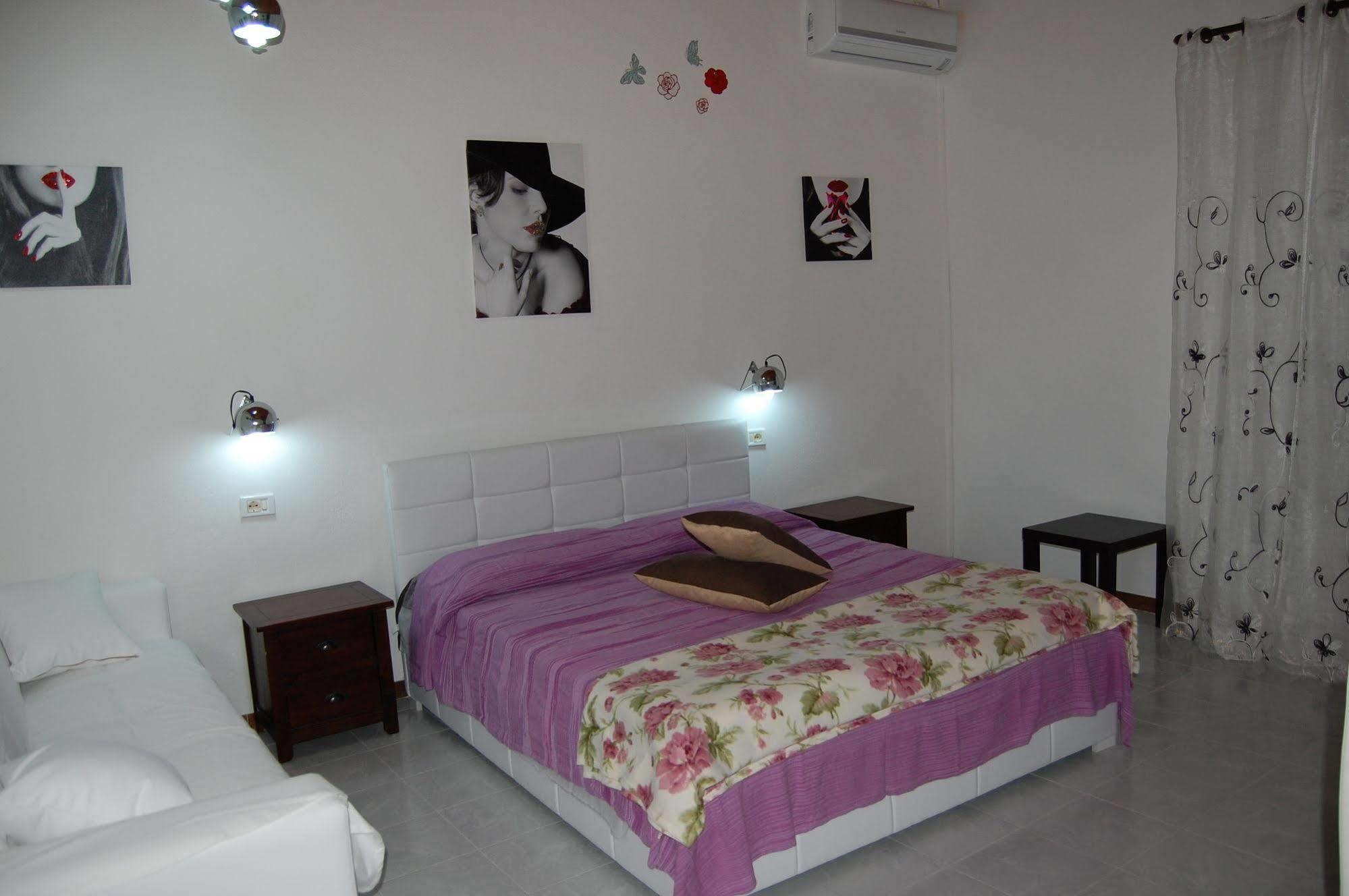 Bed and Breakfast Il Mirto E La Rosa Аренелла Екстер'єр фото